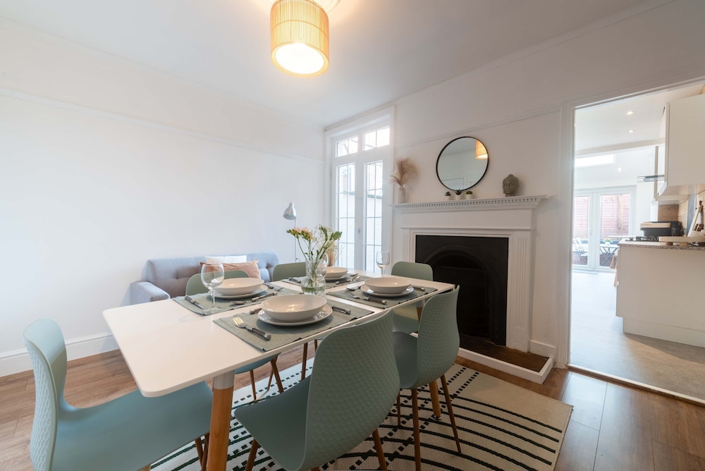 Host Stay Caversham Westfield House