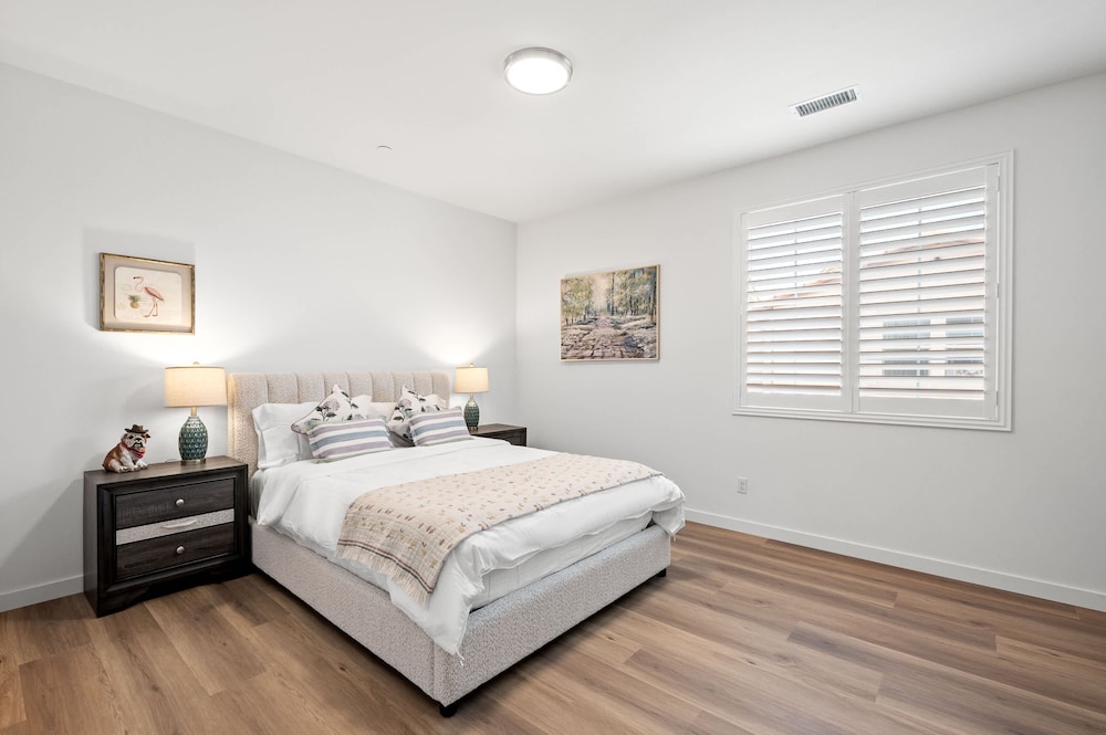 Spacious 5BR Getaway w Game Room Modern Comfort