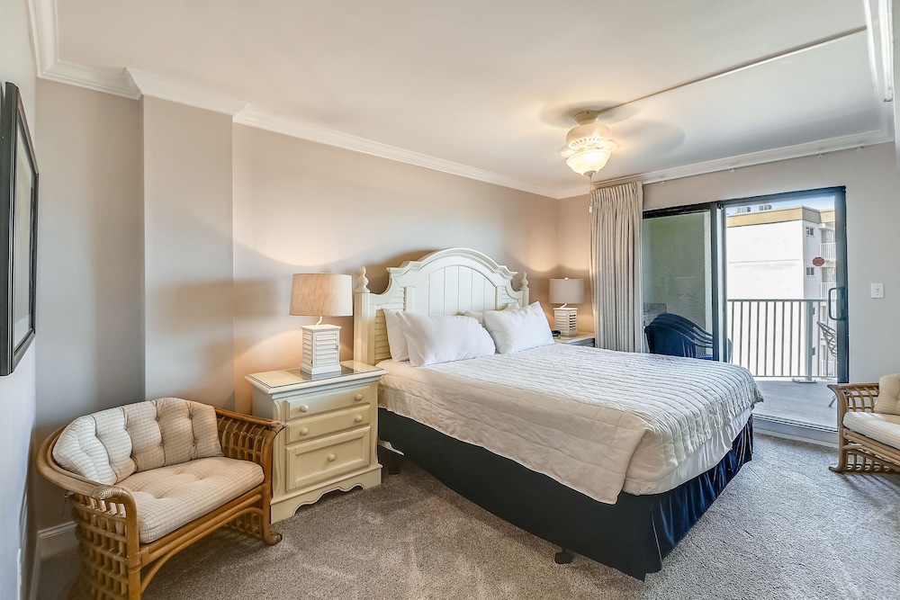 Inlet Reef 516 2 Bedroom Condo by RedAwning