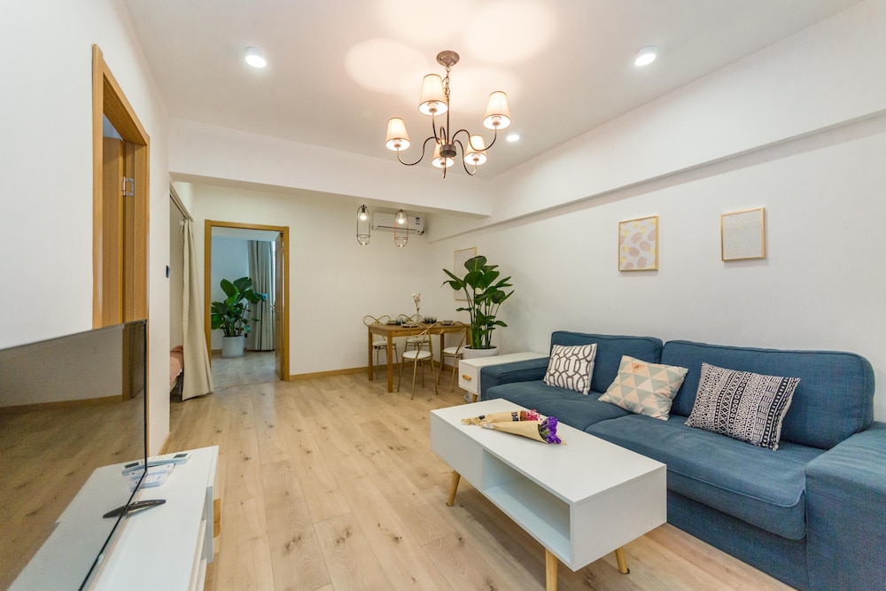 Henry's Apartment South Maoming Road