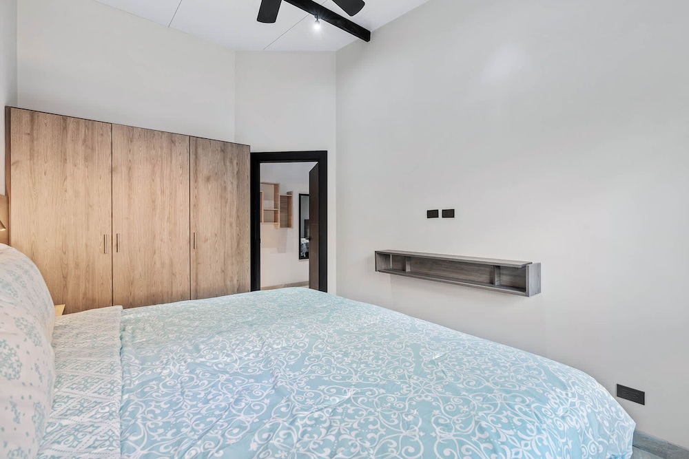 Brand-New 6BD Giant with Private Pool by SPCR