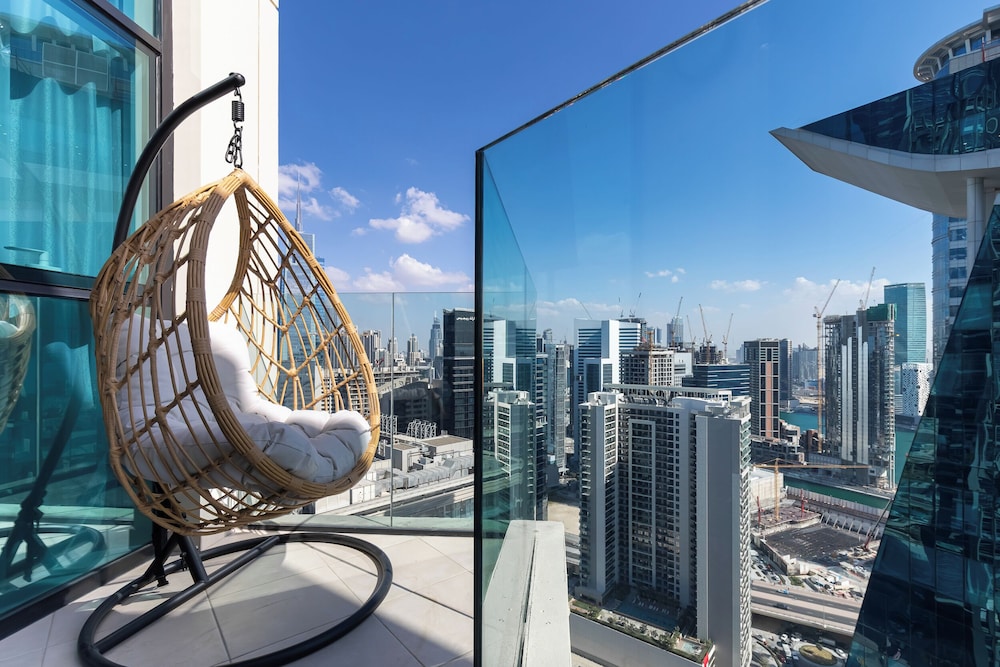 SIMPLY COMFORT Missoni Top Floor with Sea, Canal and Burj Khalifa Views