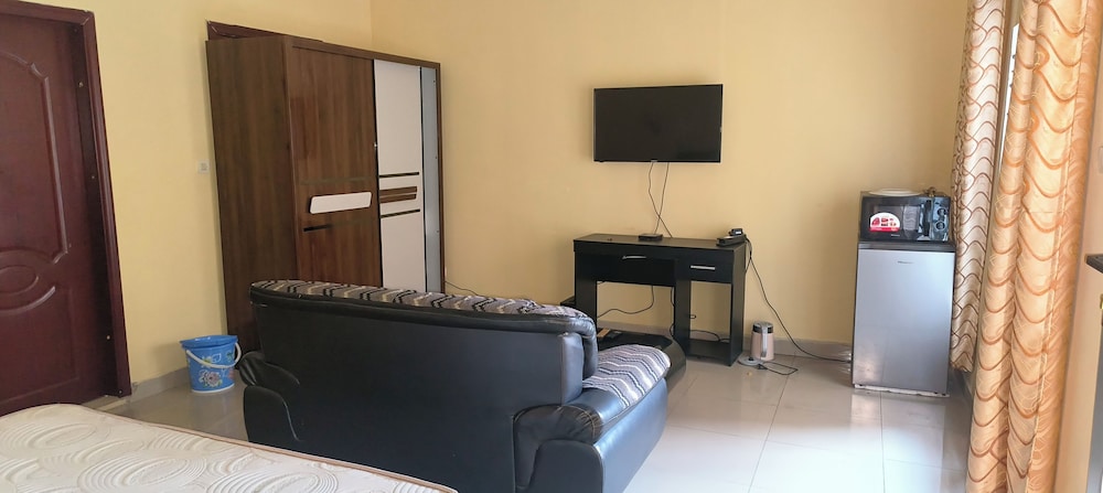 Serene 5-bedroom Apartment in Kinshasa's 10ème Rue Limete-résidentiel