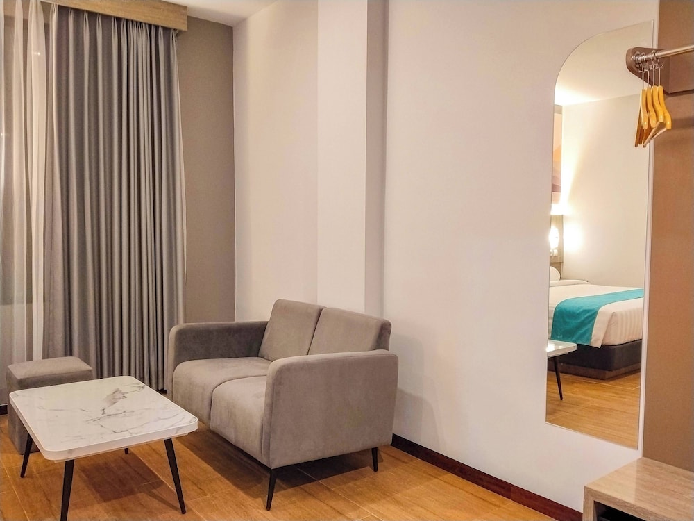 Front One Luxe Hotel Solo