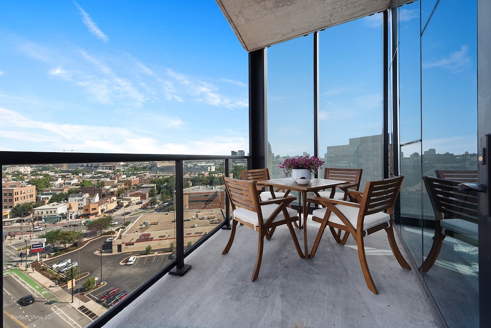 High-end 1BR Fulton Market Panoramic Views