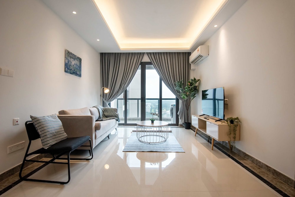 2BR R&F Phase2, CIQ R&F Mall, Free Parking