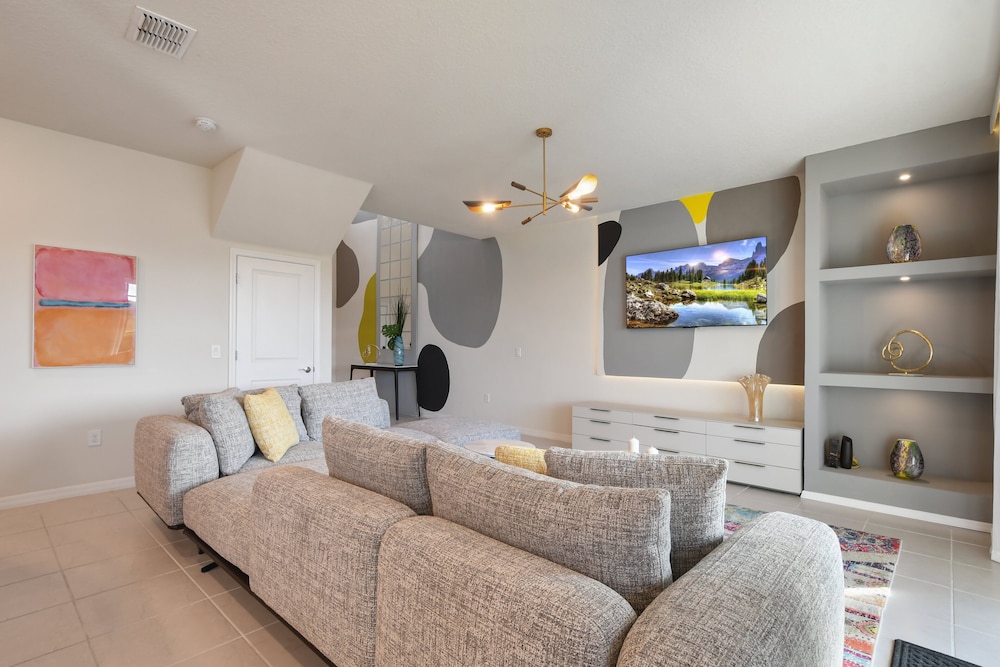 Lux Family Home in Exclusive Windsor Island Resort