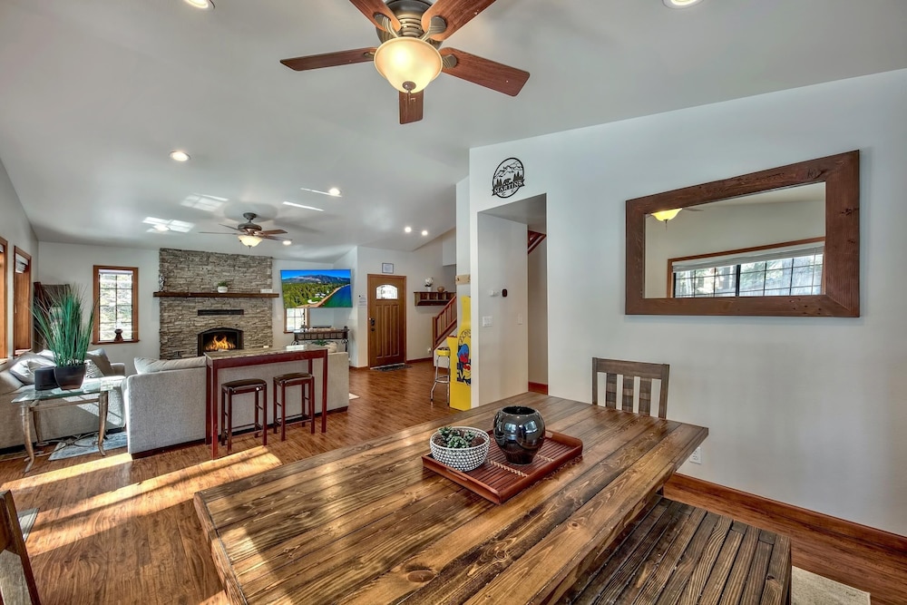 1760t Thunderbird Cabin 3 Bedroom Home