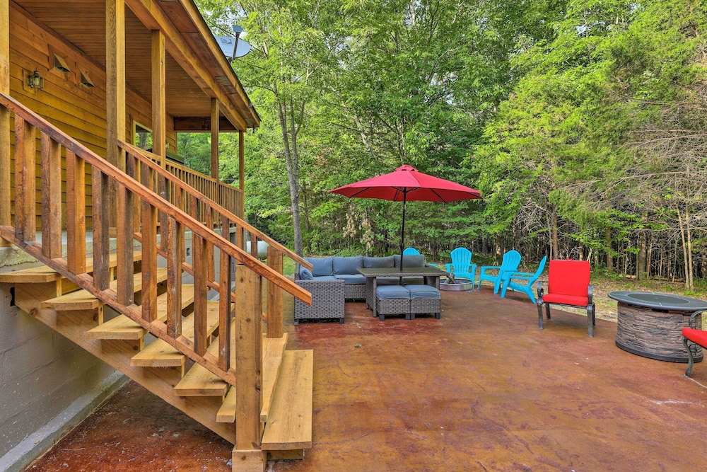 Modern, Spacious Florence Retreat w/ Fire Pit view 5