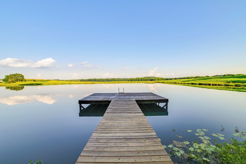 Private Lake & Dock: Log Cabin, 2 Mi to Clay!