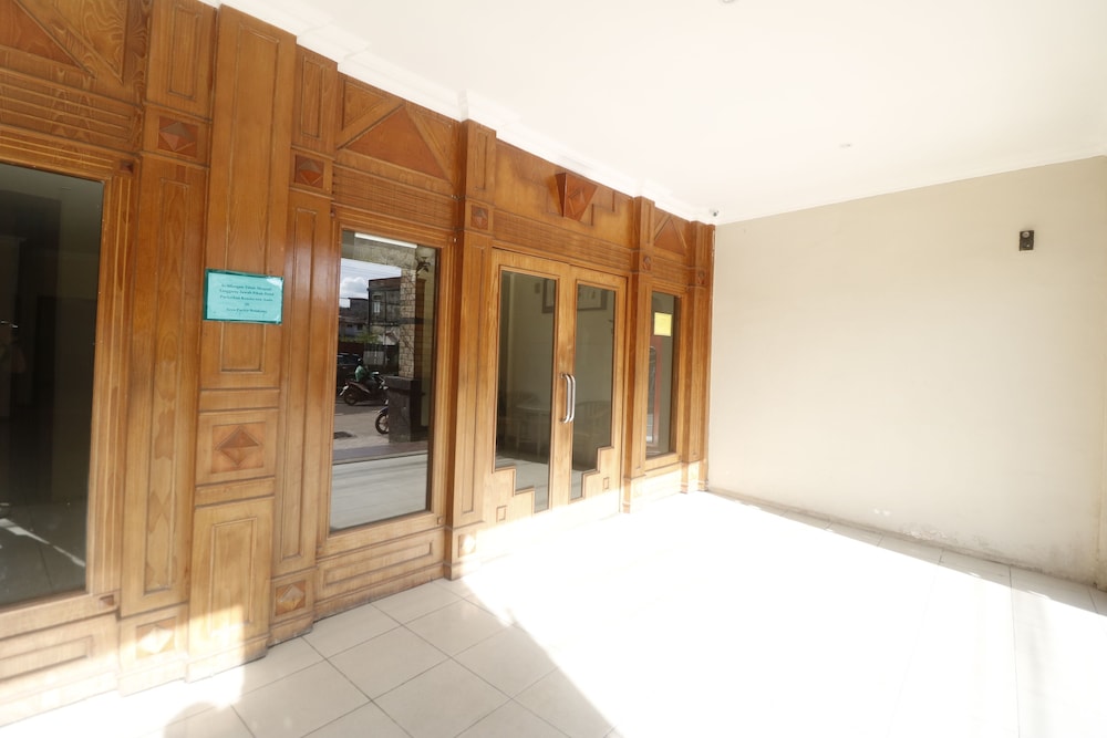RedDoorz Plus near Jambi Prima Mall view 2