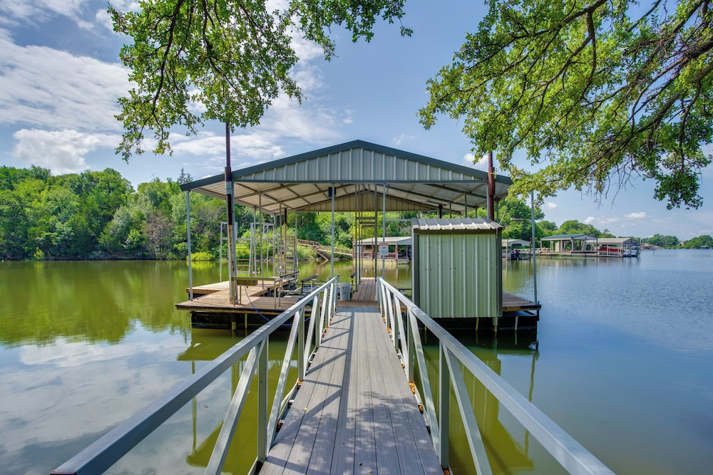 Waterfront Lake Bridgeport Home w/ Private Dock