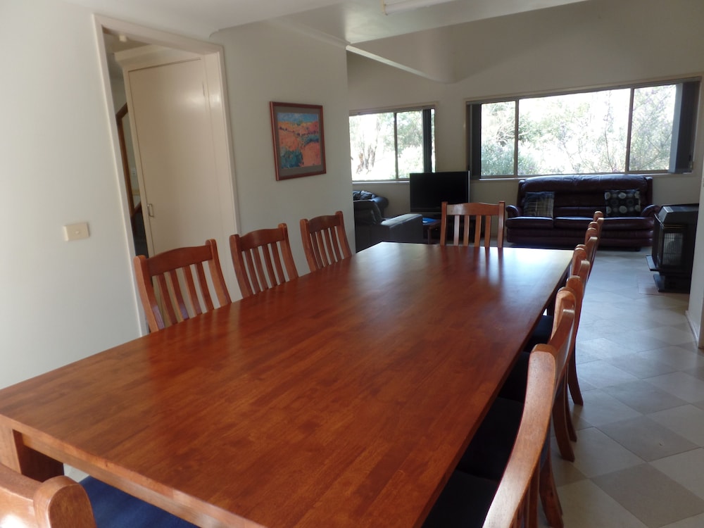 Waterfront Retreat At Wattle Point