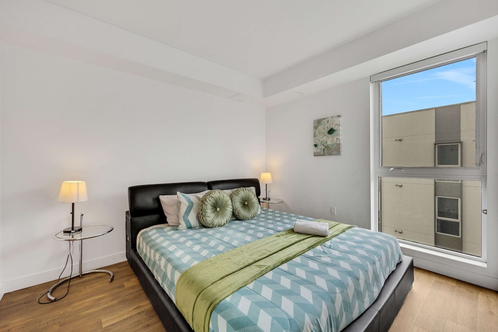 Stylish 2BR Family Apartment by Dtla