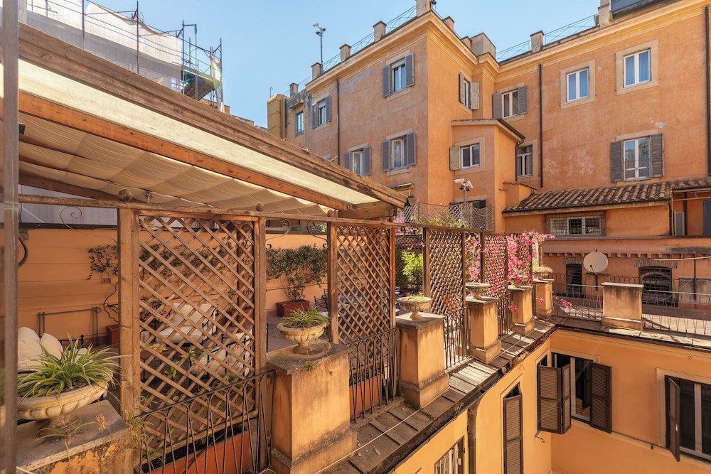 Pantheon Apartments