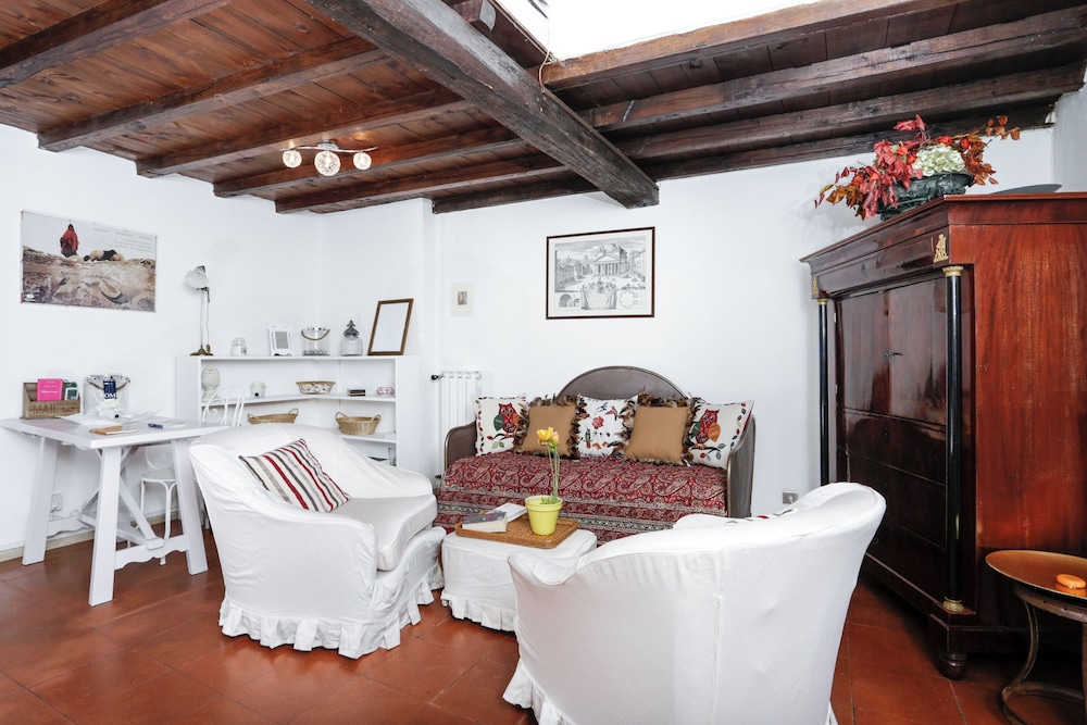 Pantheon Apartments
