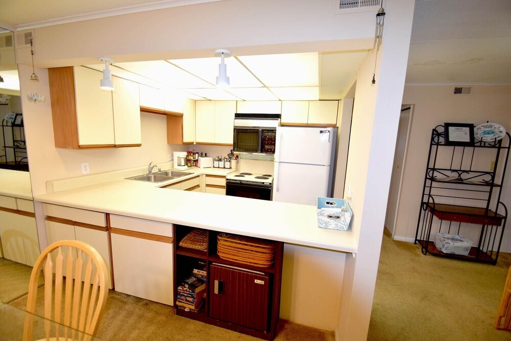 Thunder Island 16a 2 Bedroom Condo by RedAwning view 5