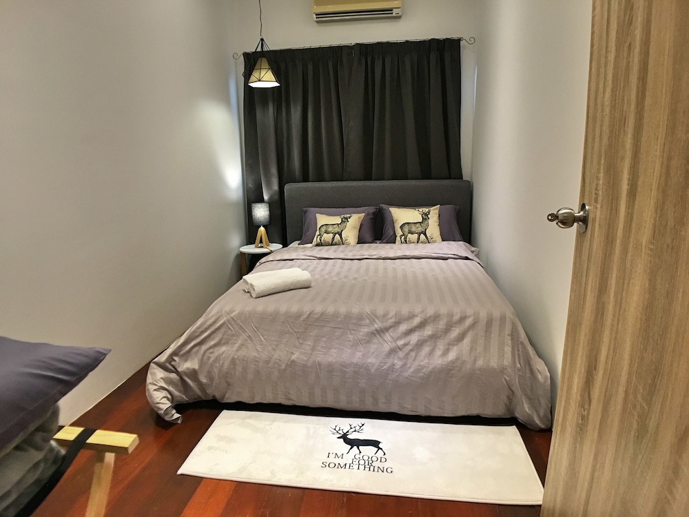 iBook7 - 2 Bedroom Gurney Studio Suite by iBook Homestay