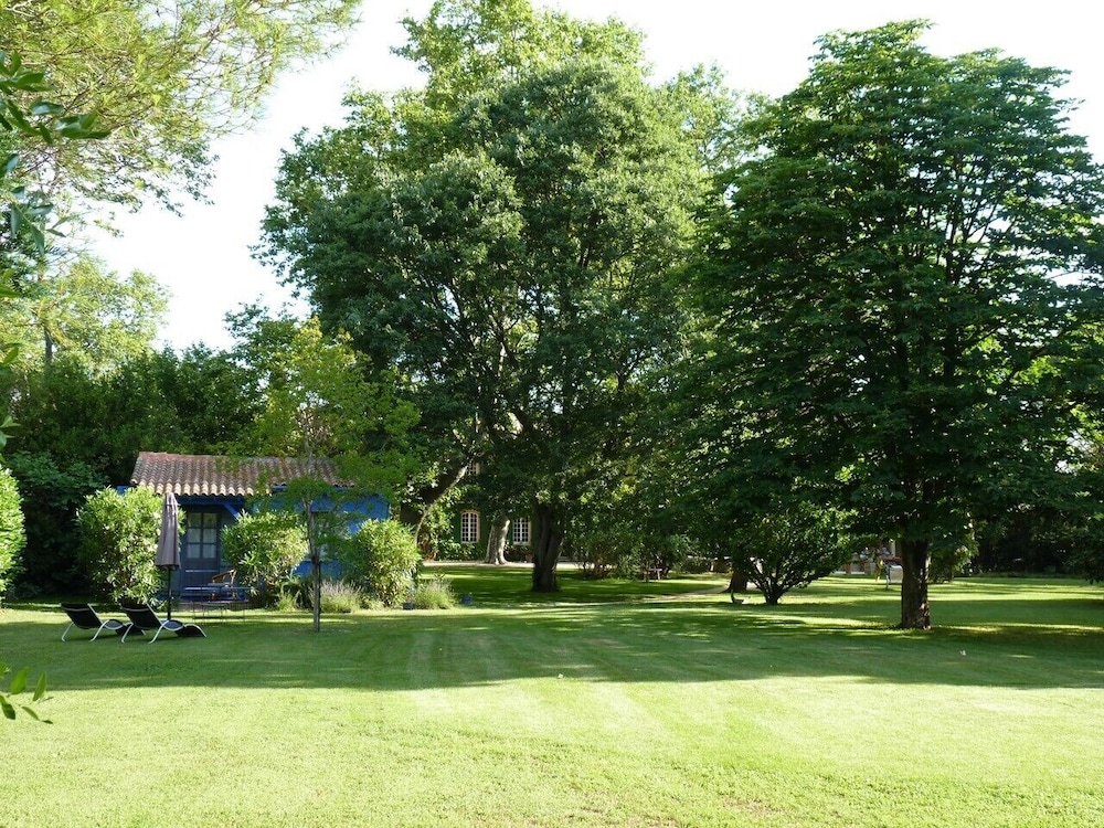 Domaine de Rhodes - Locations de Vacances / Vacation Rentals