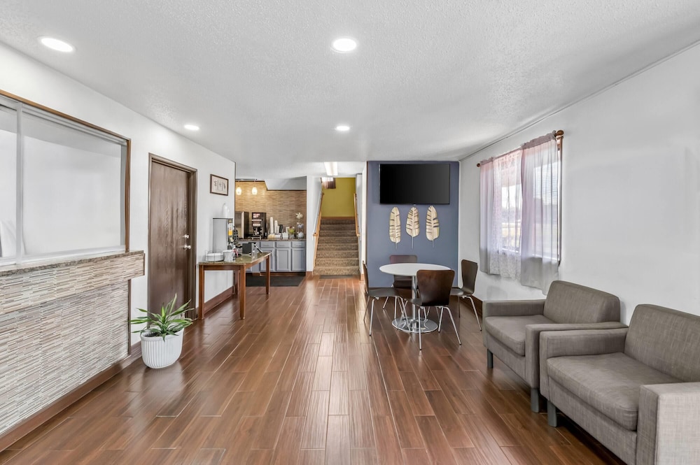 Super 8 by Wyndham Franklin view 3