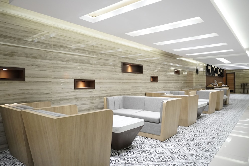 Front One Hotel Papua Lestari