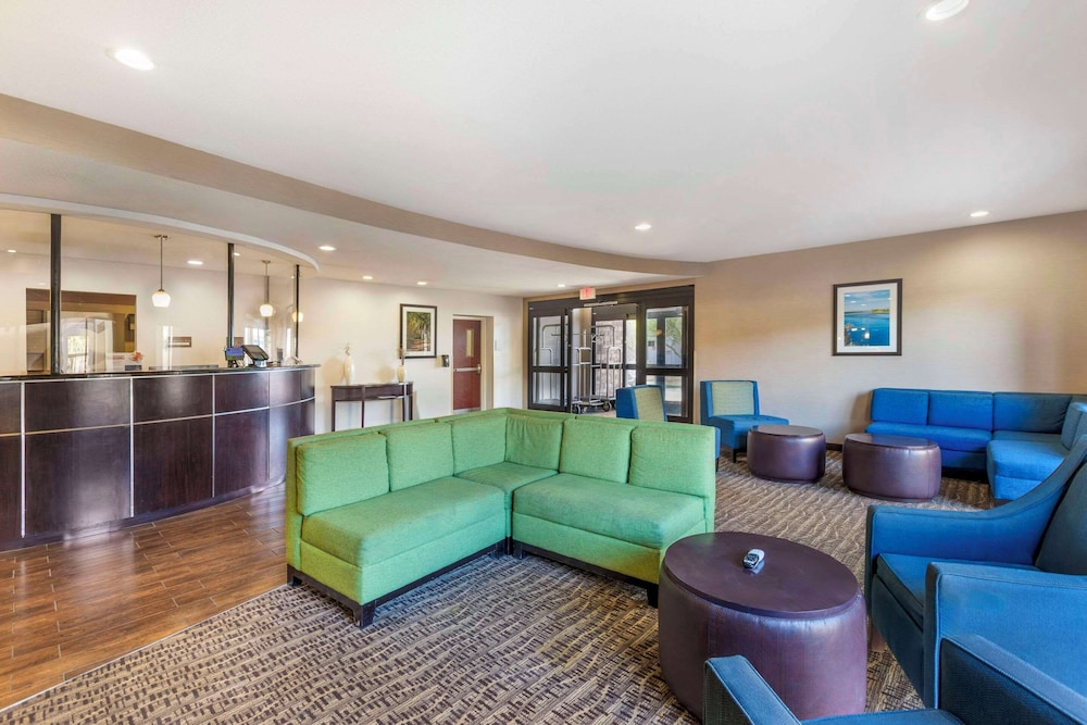 Comfort Suites Blythe view 3