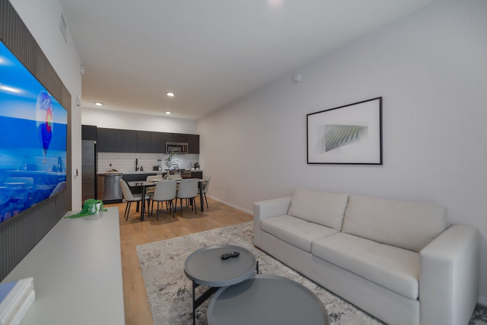 Bayside Charm Captivating Apartment