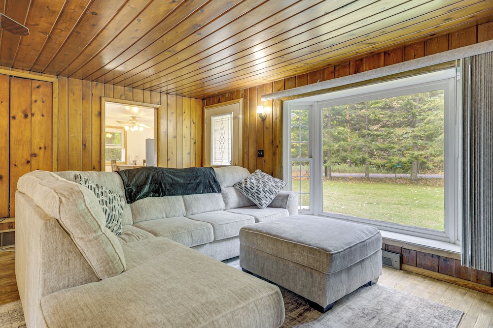 4 Mi to Lake: Secluded Northwoods Getaway