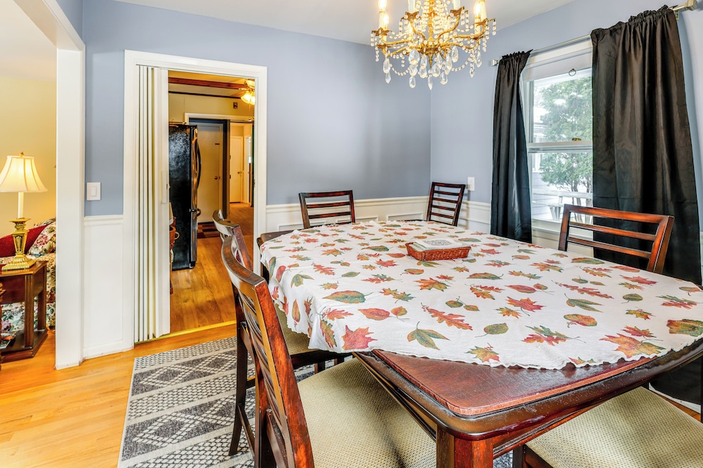 9 Mi to Lake George Village: Home in Queensbury