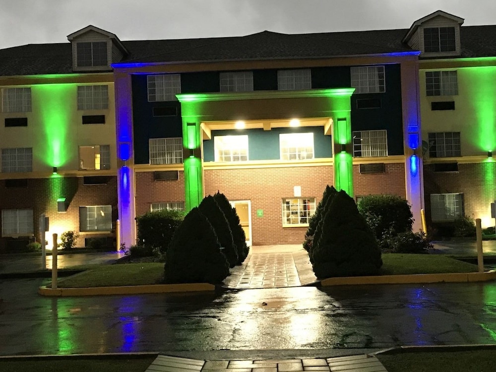 Days Inn by Wyndham Norton view 3