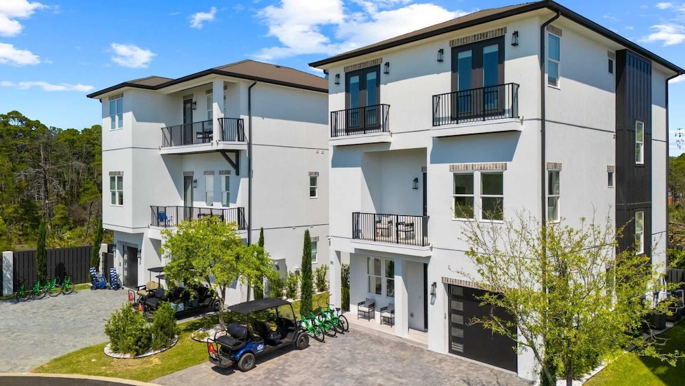 Pool, Hot Tub, Firepit, Walk to Beach Near Gulf Place