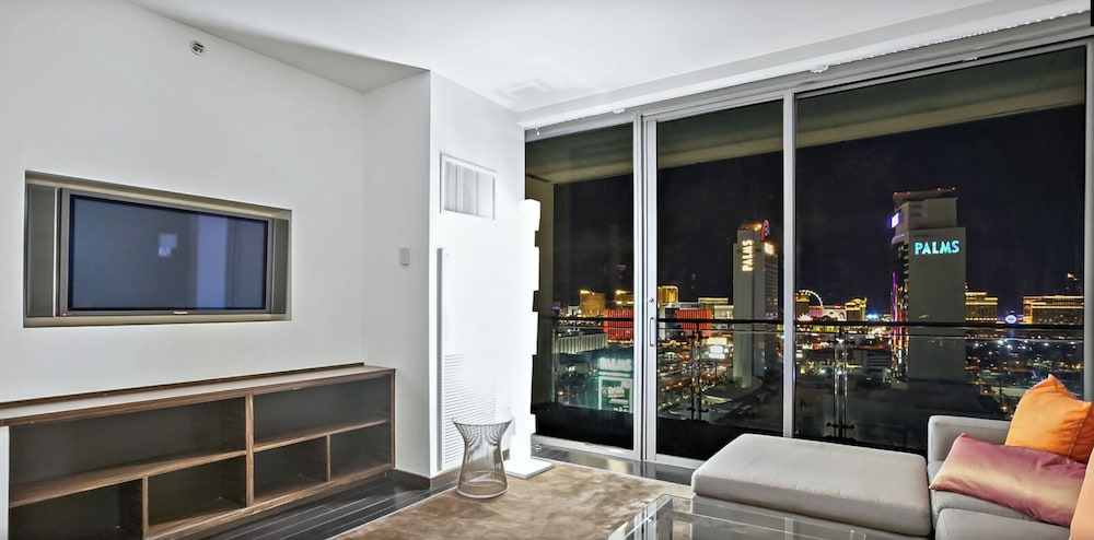 Ava's Suite 37th FLR PALMS PLACE