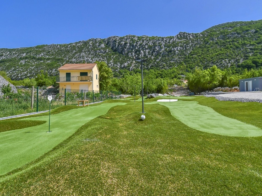 Villa in Zupa With Infinity Pool & Biokovo Views