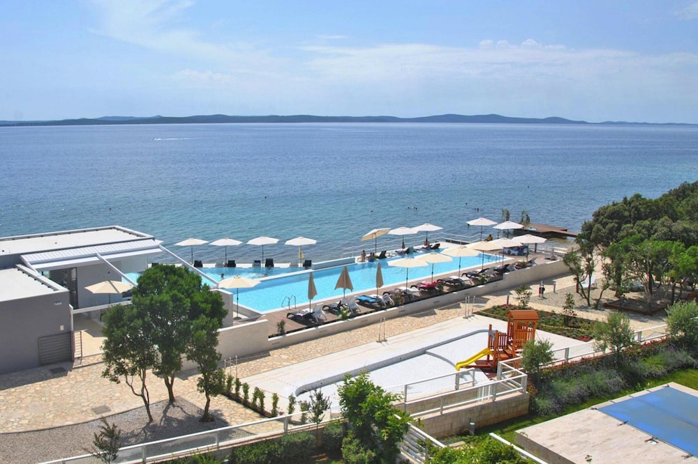 Apartments in Villas Punta Skala With Beachpool