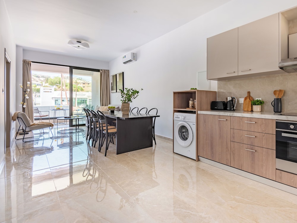 Sanders River Plaza Limassol Apartment