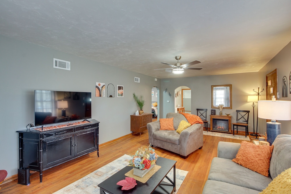 Missouri Escape w/ Furnished Patio, Near Downtown!