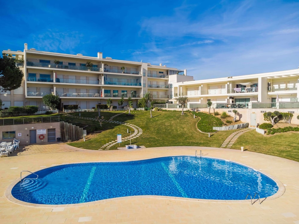 Balaia Residence 2 Bedroom Penthouse With Pool