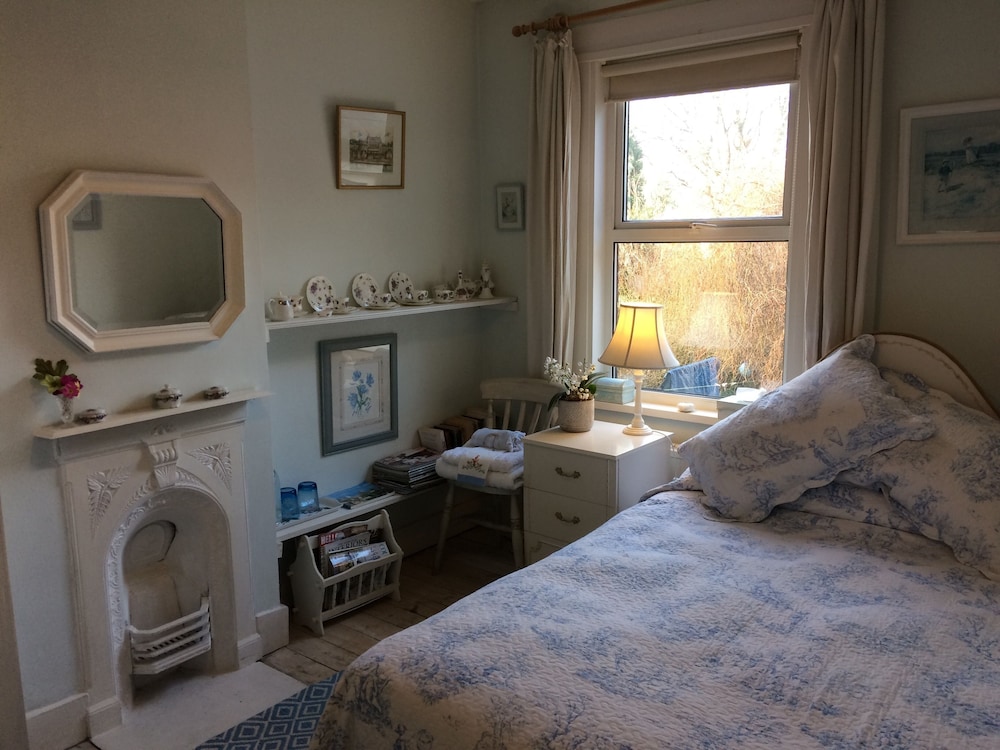 Arts & Bichons B&B