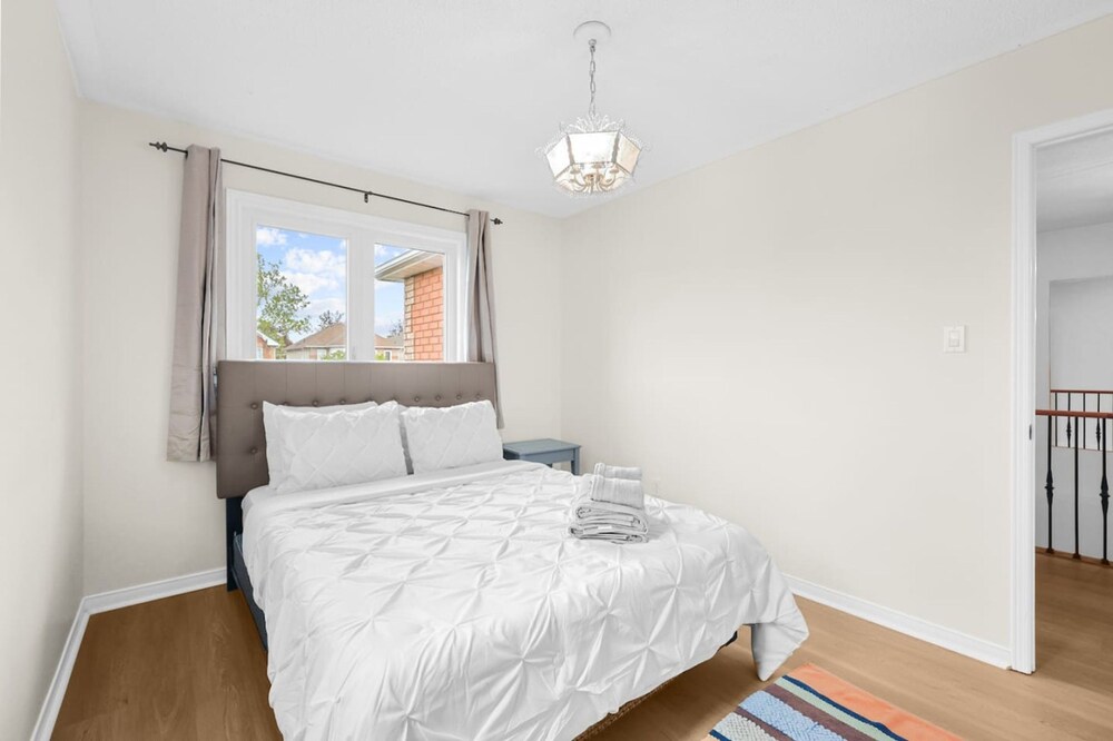 Newly Renovated 3BR in Whitby Family-friendly