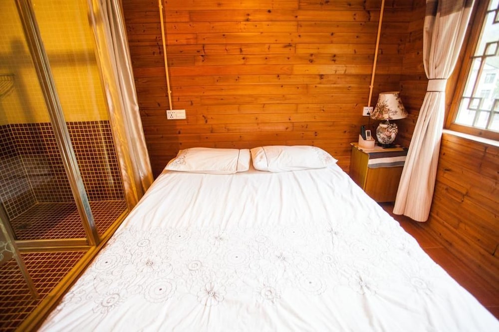 The Old Place In't Youth Hostel