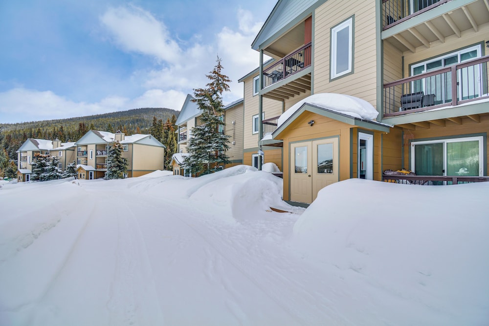Breckenridge Area Condo w/ Mountain Views