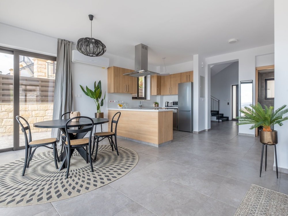 Sanders View - Cozy 3-bdr Villa With Infinity Pool