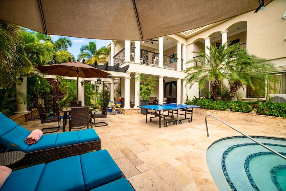 Orchids Palms Luxury Villa Pool Chef Hot Tub Airport Pickup