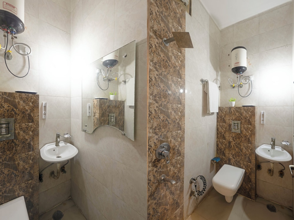 Hotel DSR Krone Delhi