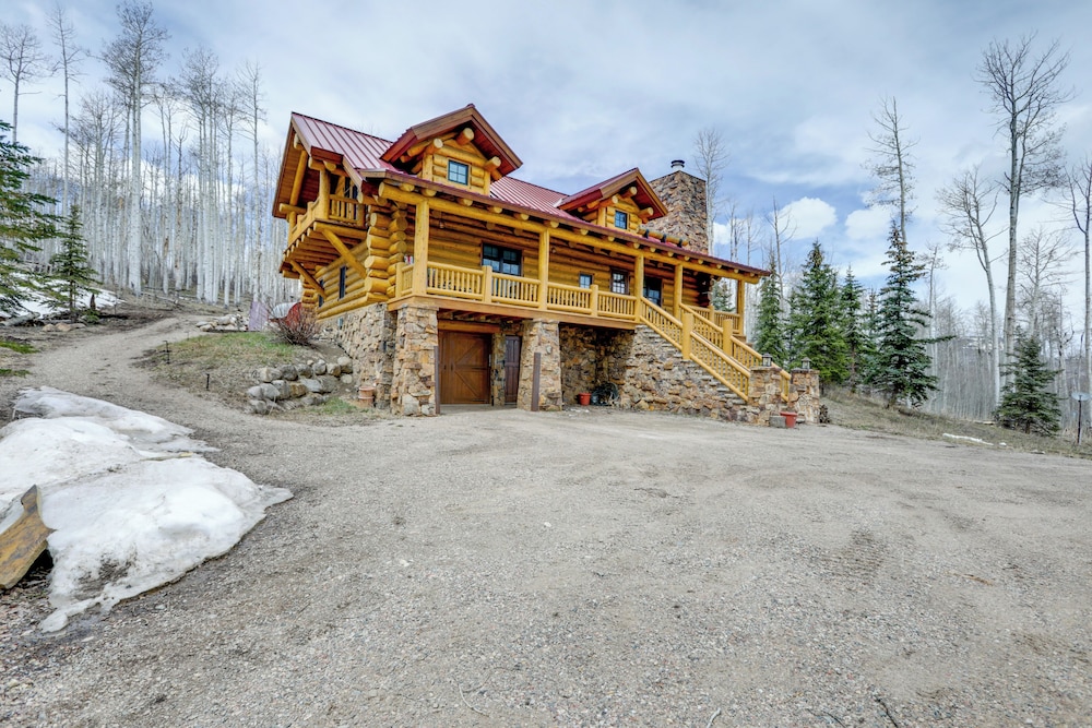 Mountain Chalet Bordering White River Nat'l Forest