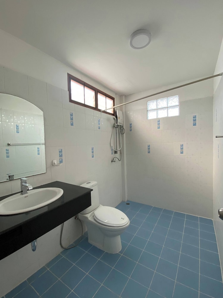 Beautiful 2 Story Newly Renovated Bungalow House