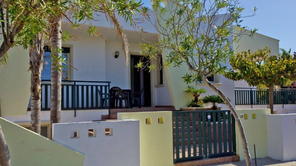 Apartment Torre Suda 1 - 7 Beds Just a few Meters From the sea