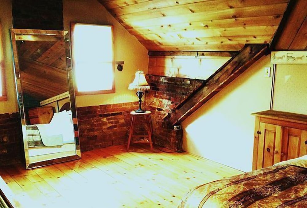 Brockville Vacations - The Noble Suites - Property Image 116