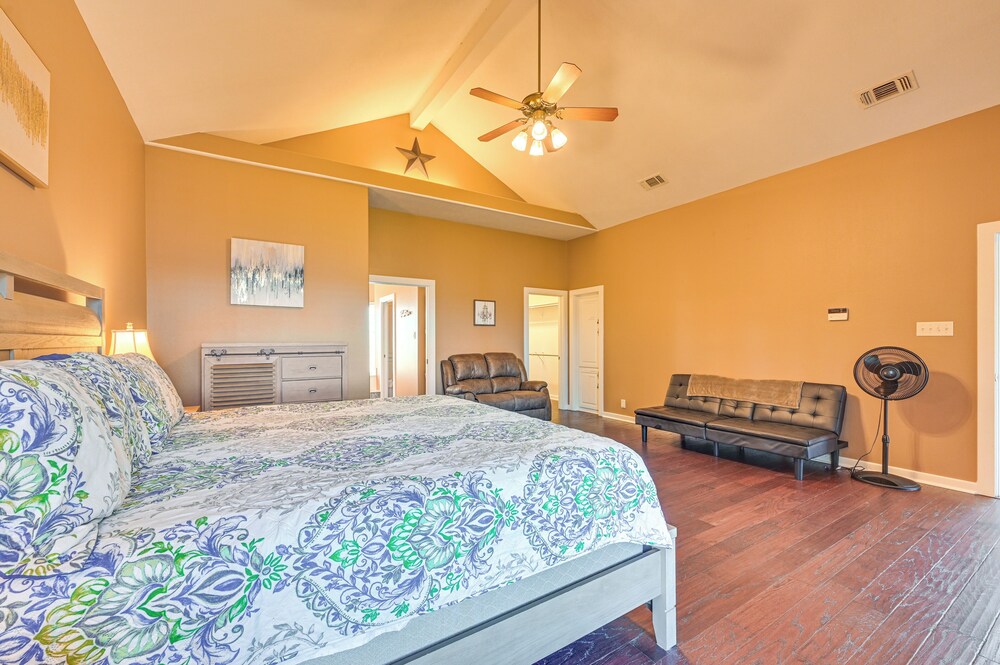 Boat Dock & Hot Tub: Waterfront Home in Milam!