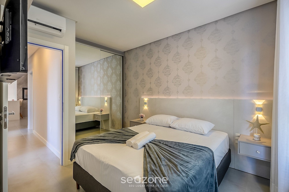 Modern 3BR apt Near the Beach Ema0201